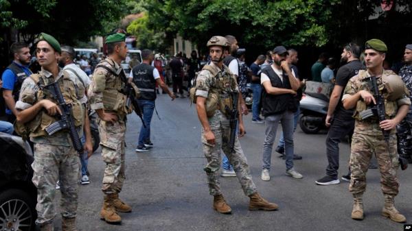 Lebanese soldiers stand guard outside a bank wher<em></em>e an armed man has taken hostages, in Beirut, Lebanon, Aug. 11, 2022. 